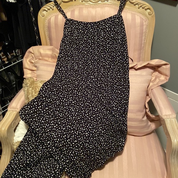 🌟 Forever 21 black and white jumper 🌟 - Picture 2 of 3